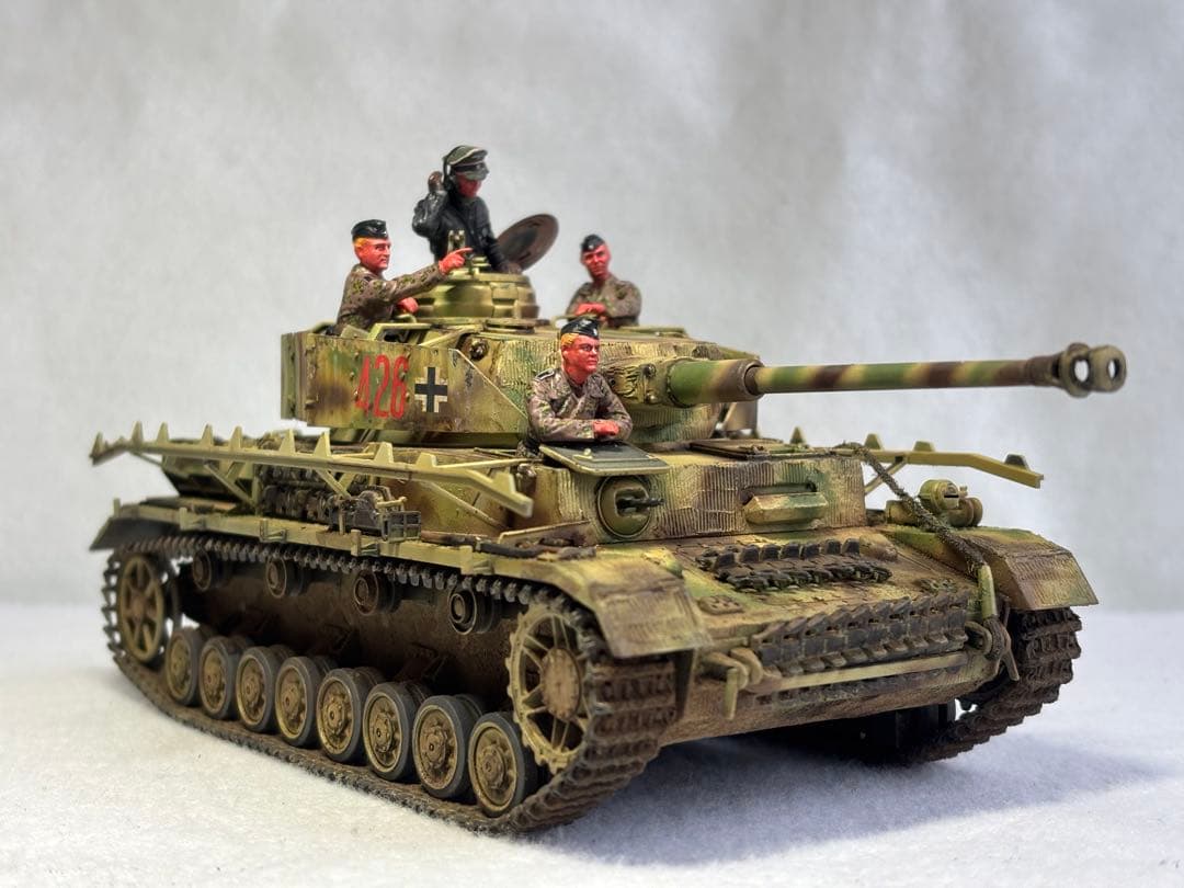 １／３５ドイツ軍４号戦車プラモデル完成品