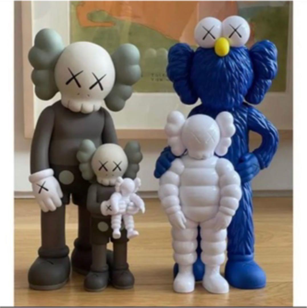 その他 KAWS FAMILY BROWN/BLUE/WHITE