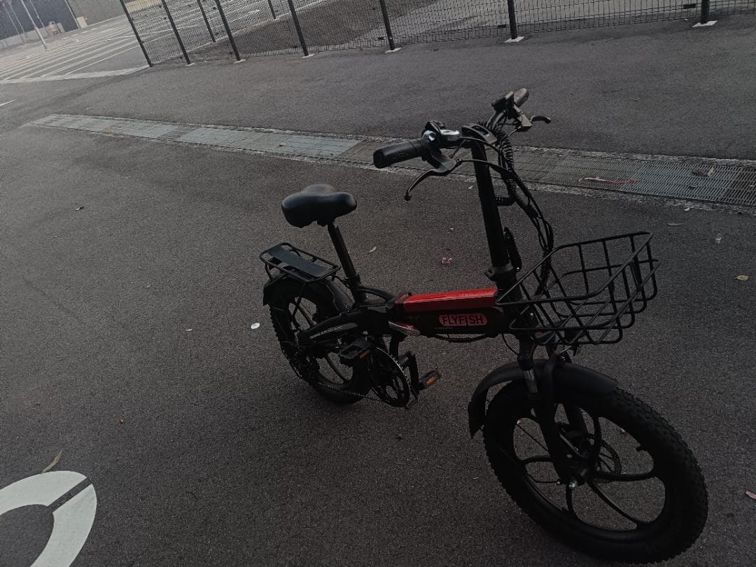 UITEK 電動アシスト自転車 赤黒 前カゴ付き