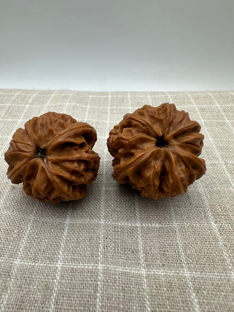 ☆天然☆ 伝統的な文玩核桃（ぶんがんくるみ）の逸品、三棱の手球ペア 35mm