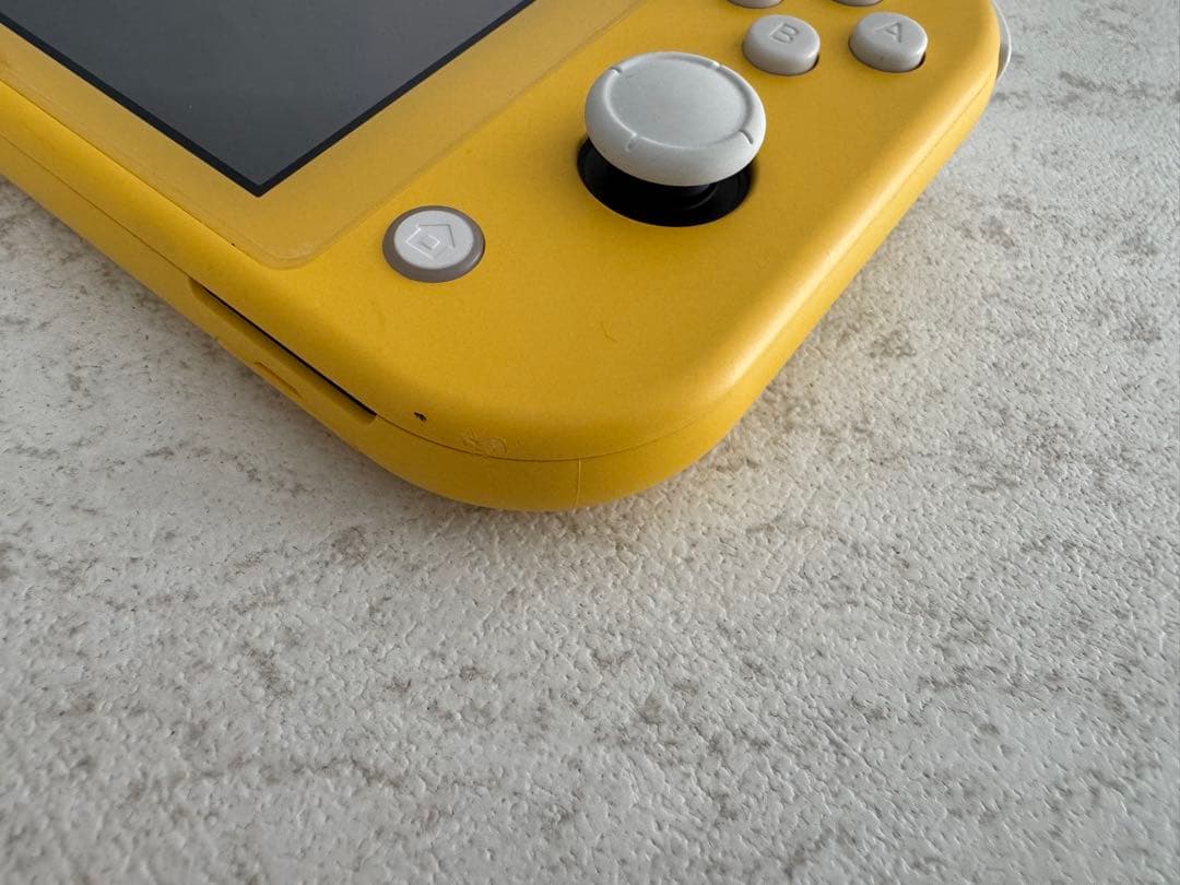 Nintendo Switch Lite イエロー 本体と充電器付き
