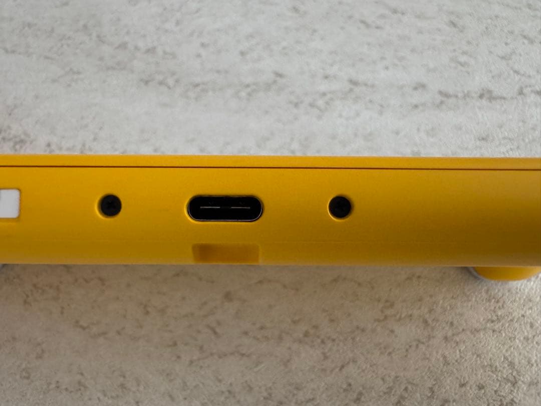 Nintendo Switch Lite イエロー 本体と充電器付き