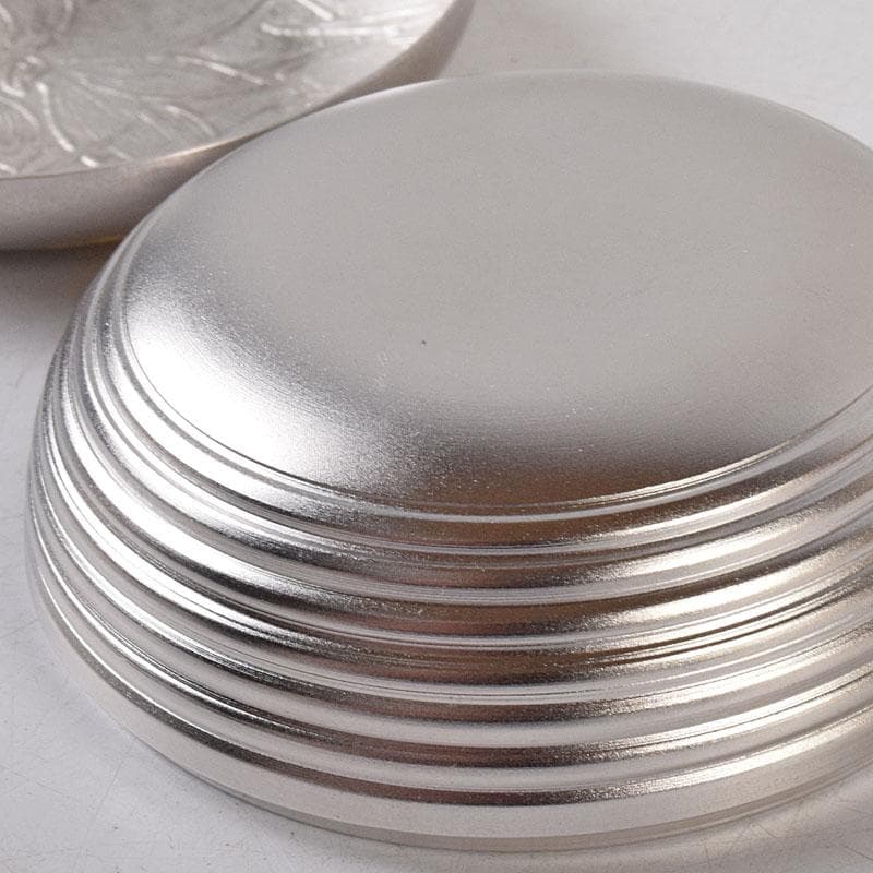 茶道具　帖佐美行作　銅地金銀鍍金　彫金香合　春蘭想　共箱　C　8579