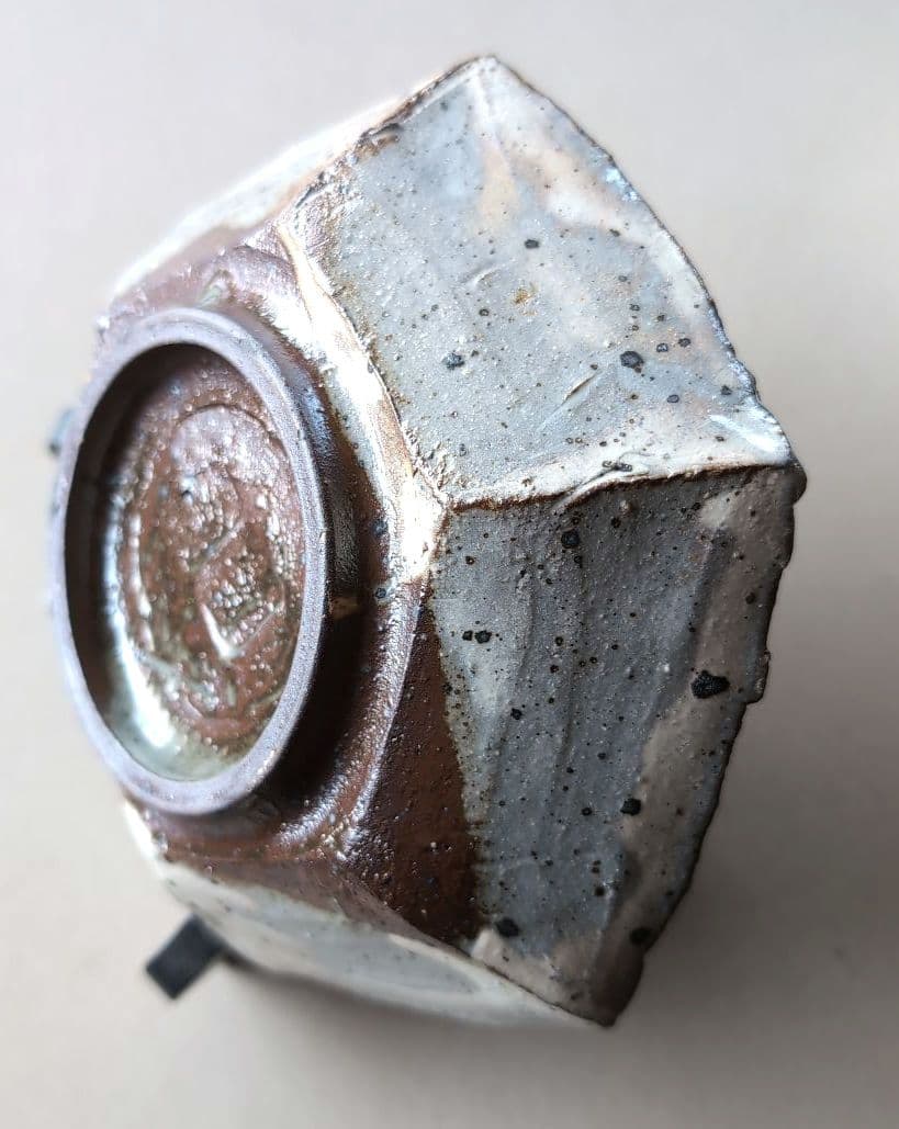 伊賀焼　蓮 善隆作　粉引手　六角皿二枚　共箱あり