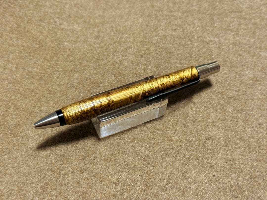 ウッドペンクラフト　屋久杉浮造り国産漆流紋・金霞（きんか）　ショートボールペン