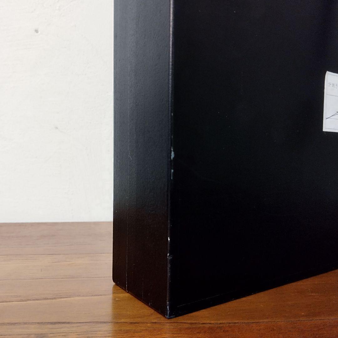 北川健次『計測されるモランディの白い文字Ⅱ』　立体作品 ミクストメディア