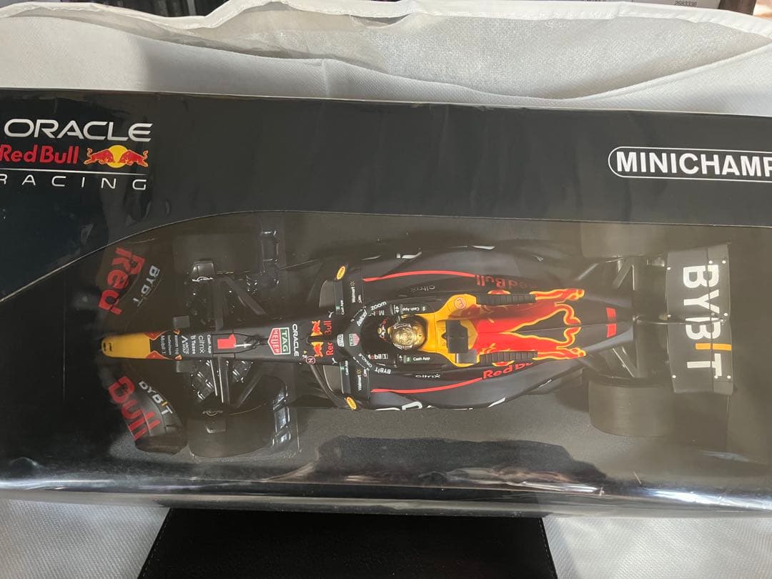 レッドブルF1 1/18 マックス・フェルスタッペン　メキシコGPウィナー