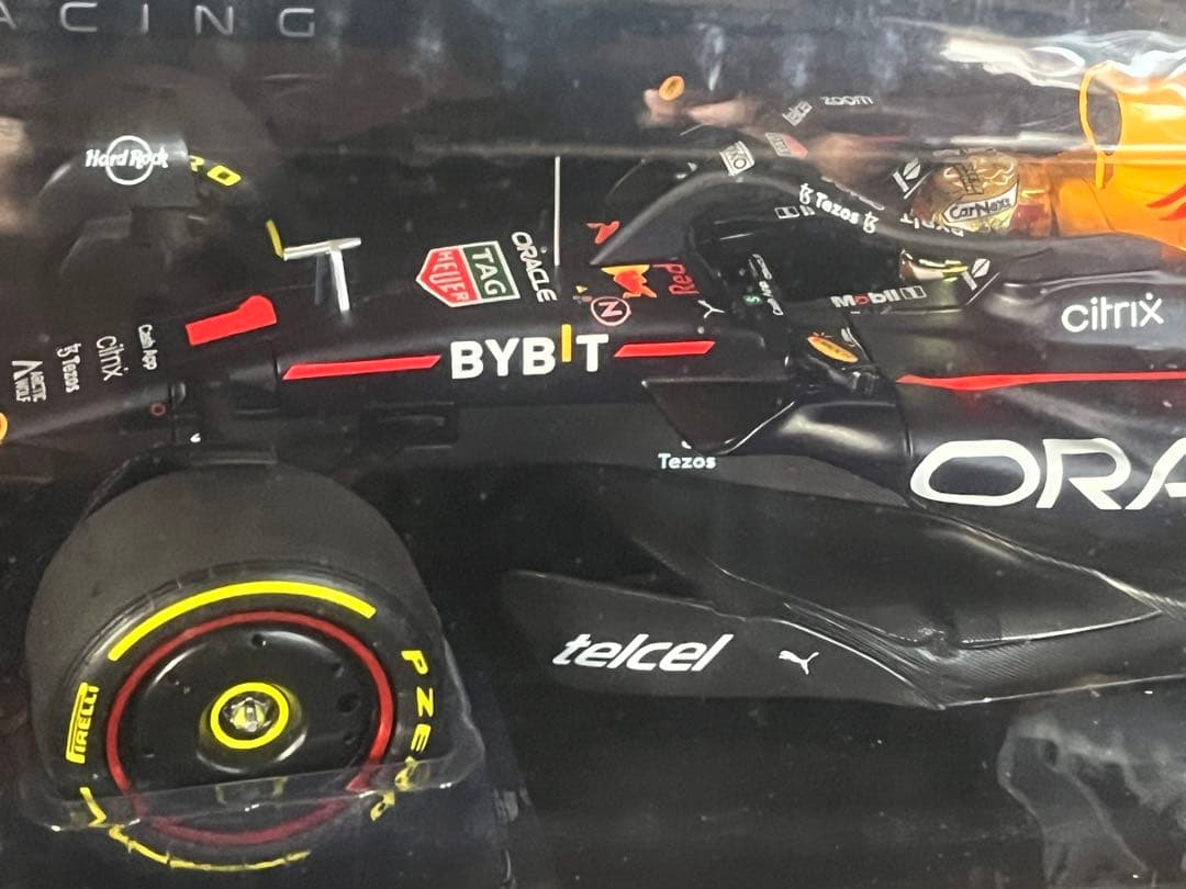 レッドブルF1 1/18 マックス・フェルスタッペン　メキシコGPウィナー