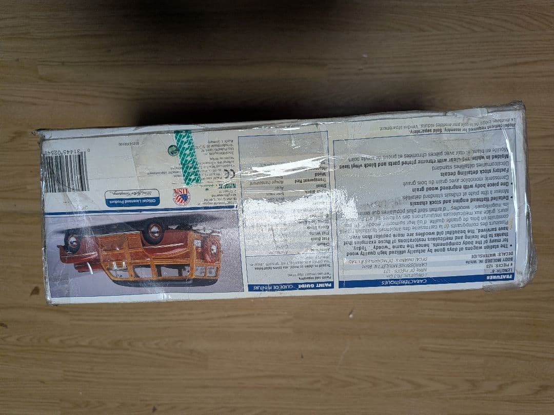 Revell 48 Ford Woody プラモデル箱はボロボロ中身は未開封です