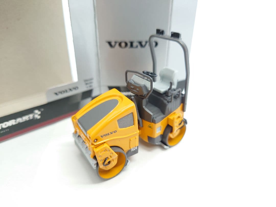 モーターアート　VOLVO　DD-24　ロードローラー　スケール 1/50