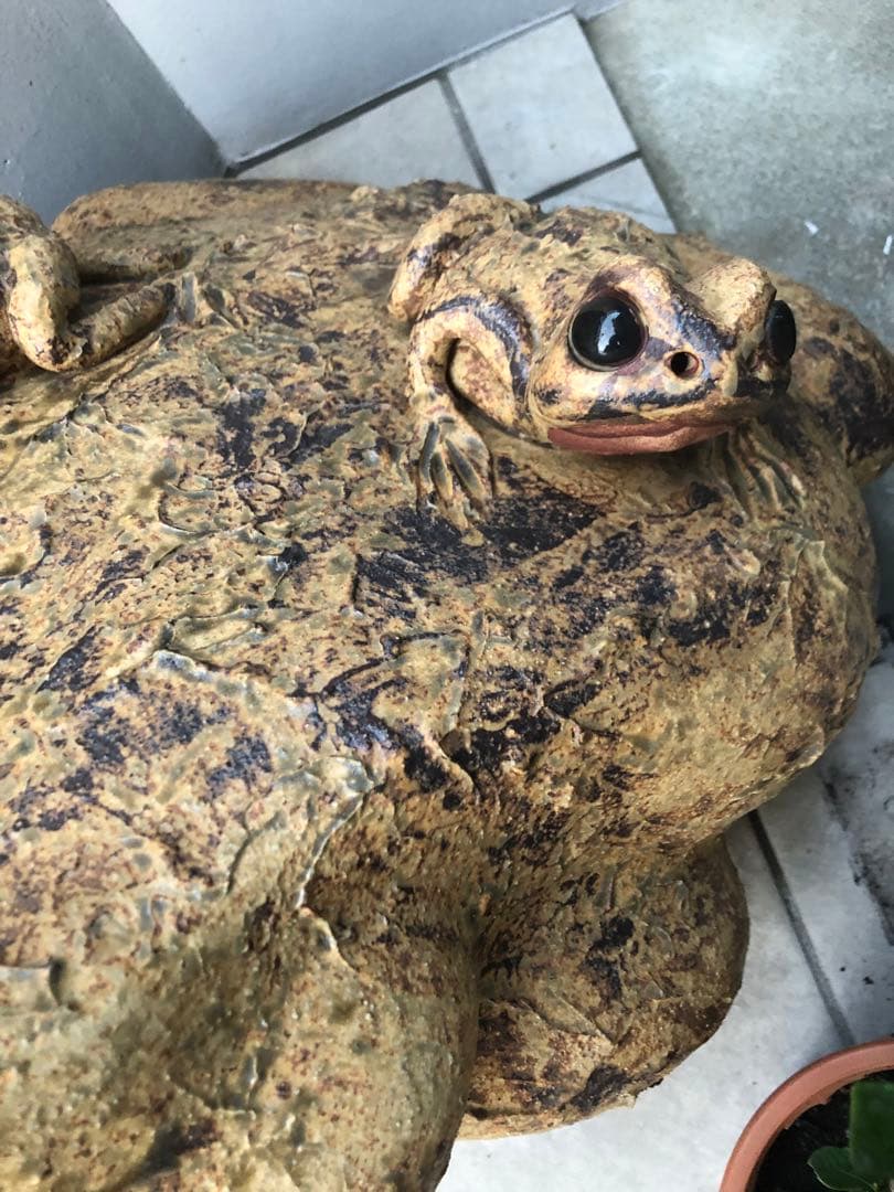 カエルの置き物　かえるの親子　　　　　大きな蛙　縁起物　オブジェ　特大