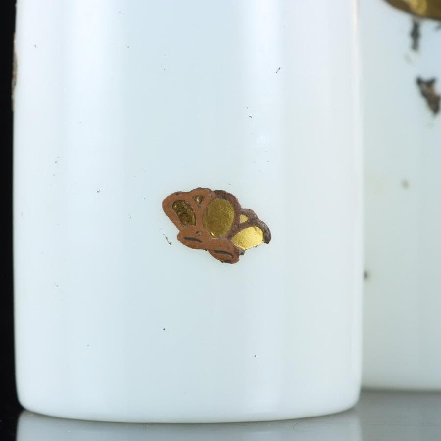 Y2679-8 江戸ガラス 乳白蒔絵金彩 梅に鶯文 徳利 2本セット 　　＃6