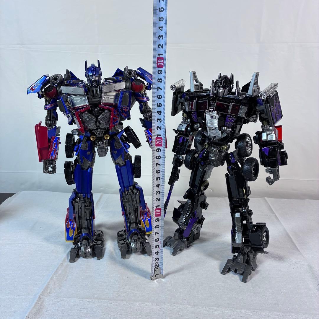 オプティマスプライム似、ネメシスプライム似の大型フィギュア