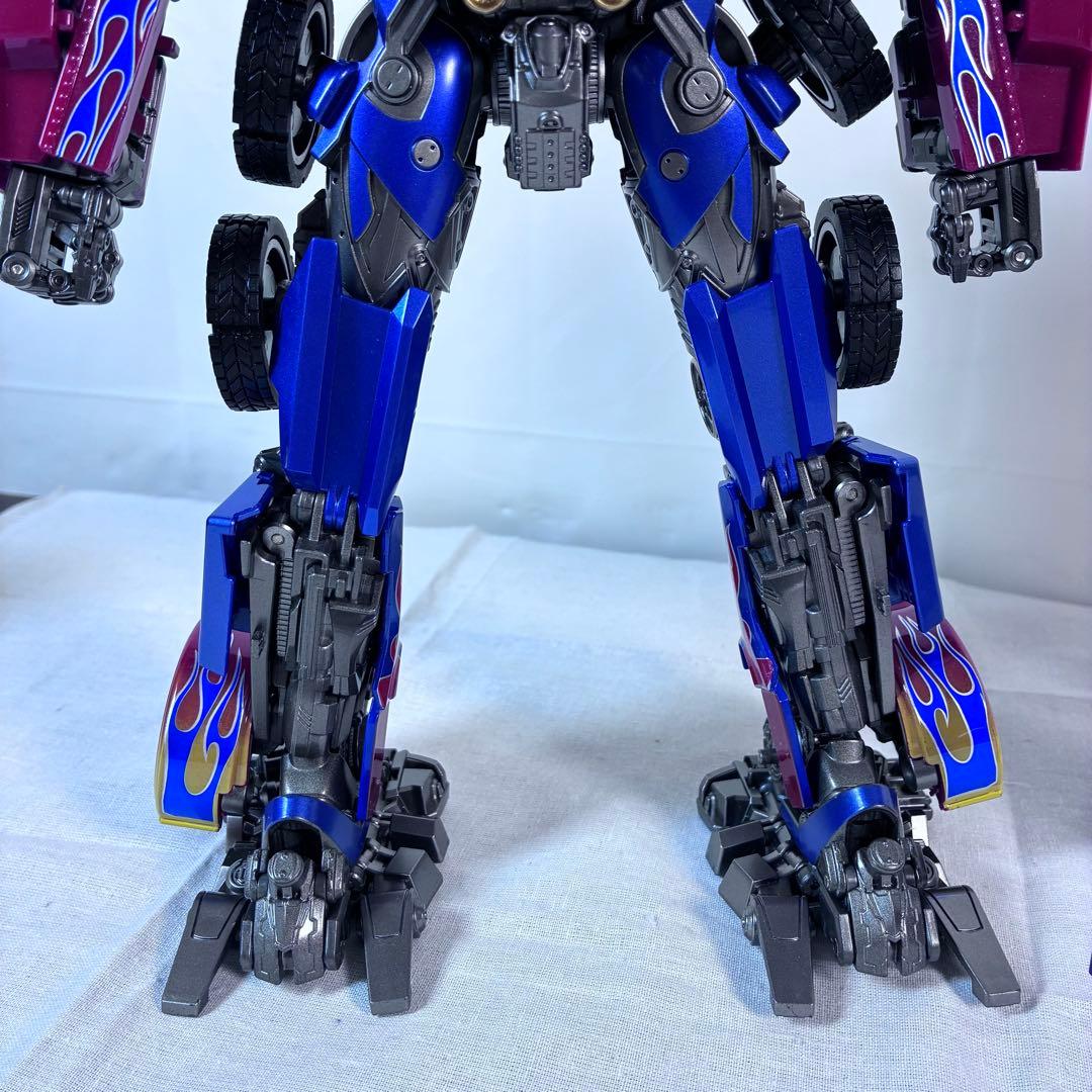 オプティマスプライム似、ネメシスプライム似の大型フィギュア