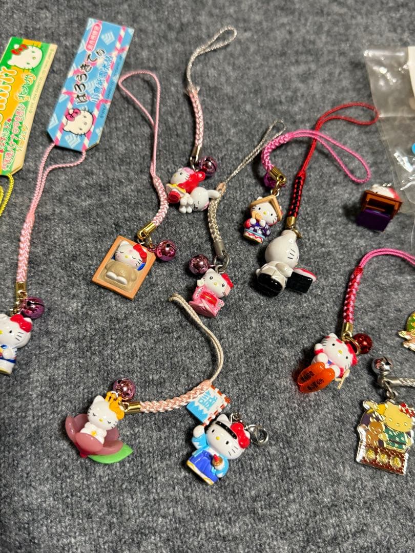 ご当地限定ハローキティ　根付け　17点