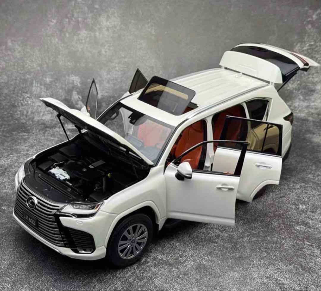 新発売 LCD 1/18 レクサス LX600 SUV 全開閉 金属製 ミニカー