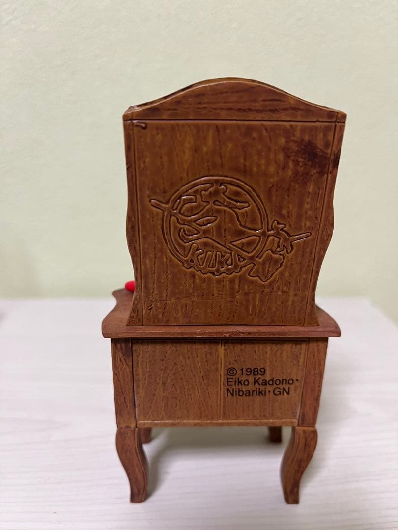 ジジ　魔女の宅急便　　カレンダー　アンティークドレッサー