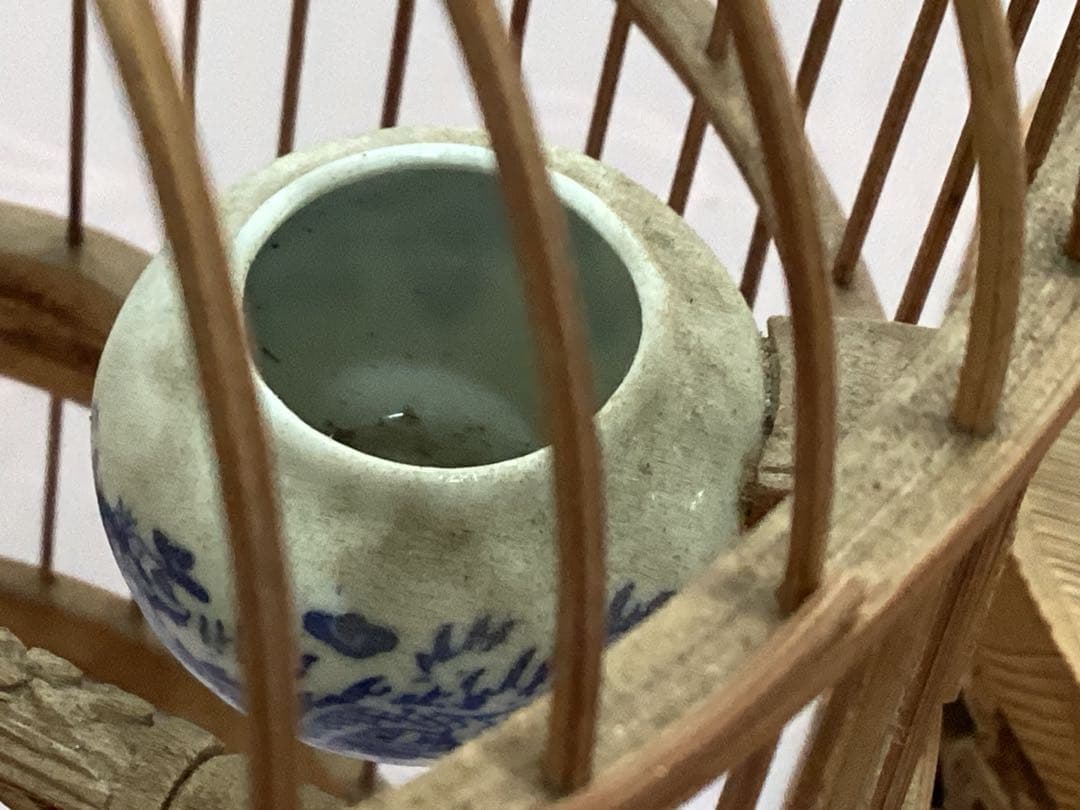 高級英国アンティーク香木鳥かごと彫刻台座　シノワズリ　ウグイス鳴きます　景徳鎮