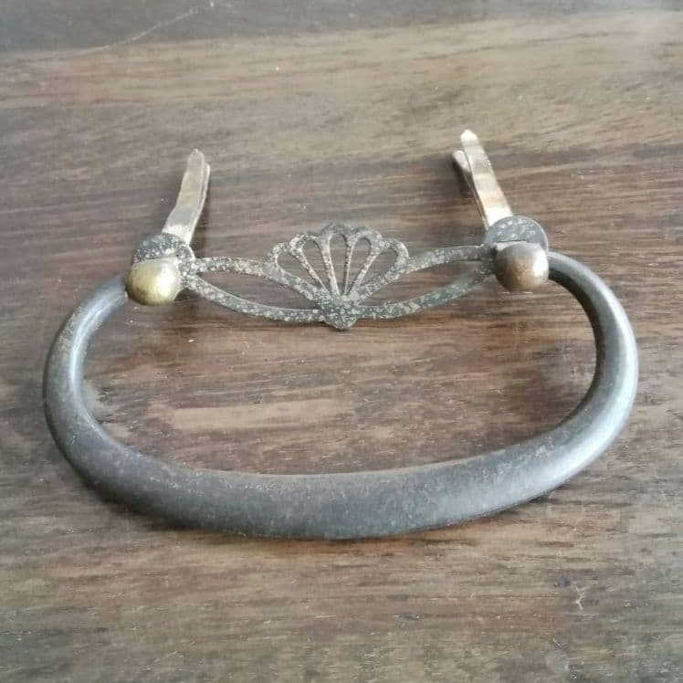 和箪笥桐だんすの取っ手　飾り金具　金属工芸　和骨董　アンティーク