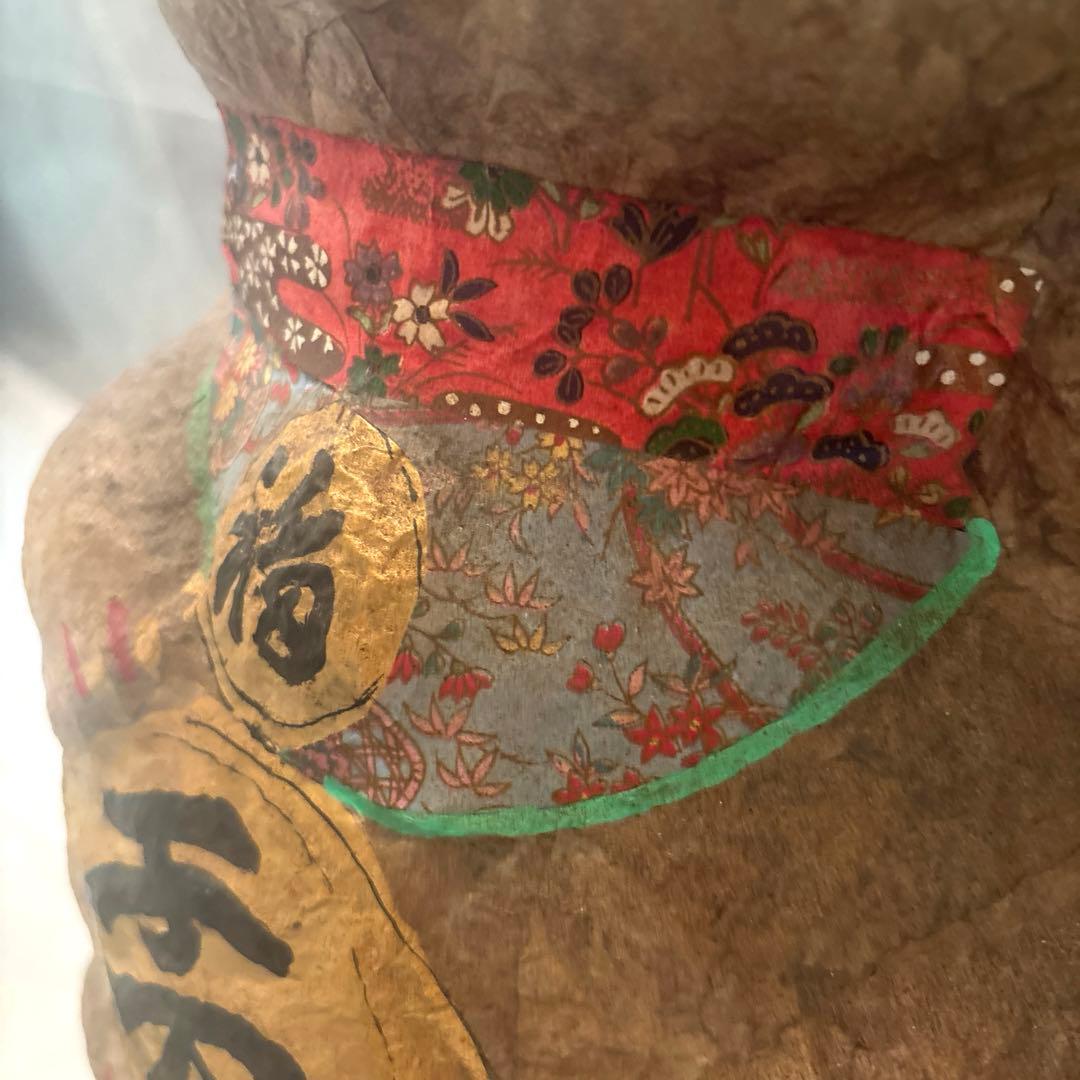 青が散る様ヴィンテージ大きな瞳や繊細に描かれた花模様の前掛けが美しい張子の招き猫