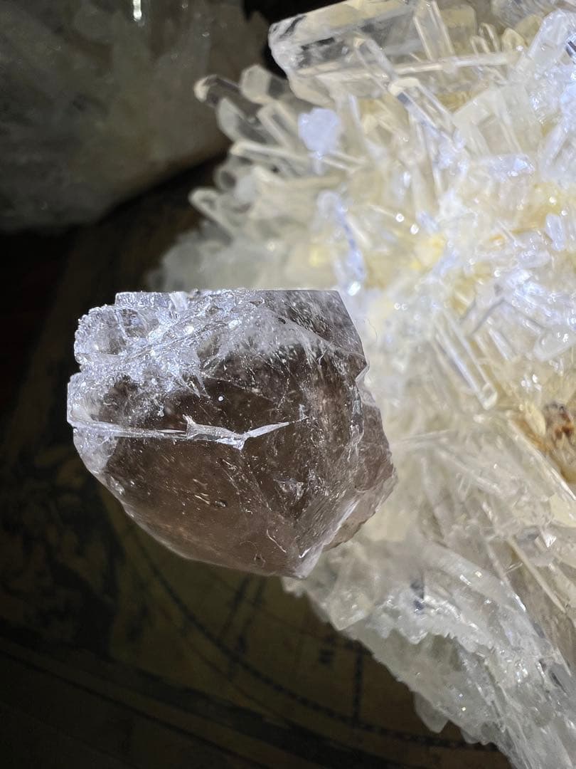 て*う様 龍脈の精髄 ― 煙水晶「山の幻影を宿す結晶」※売上の一部を保護猫活動に