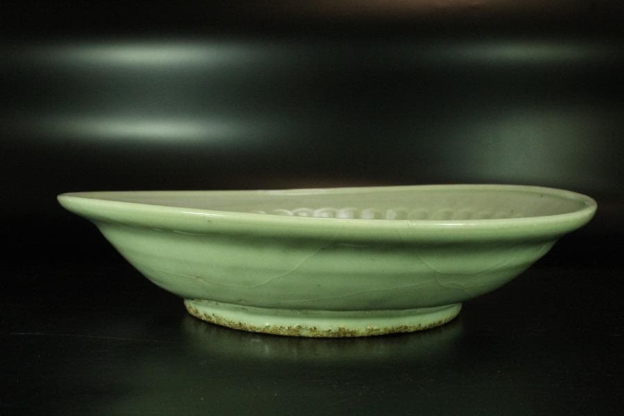 中国美術 白磁 刻 三魚紋 盤 φ31.5cm 明(K-XA764)