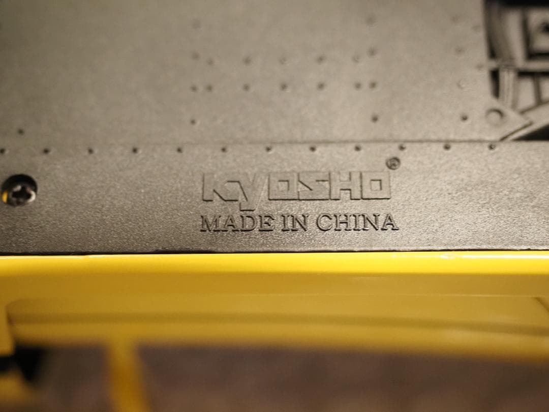 AUTOart 1/18 Ferrari F40イエロー旧ダイキャスト開閉モデル