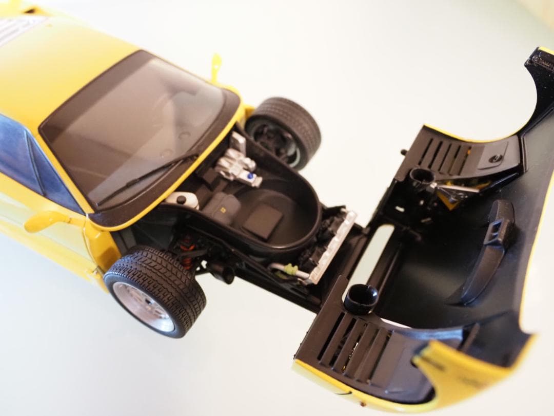 AUTOart 1/18 Ferrari F40イエロー旧ダイキャスト開閉モデル