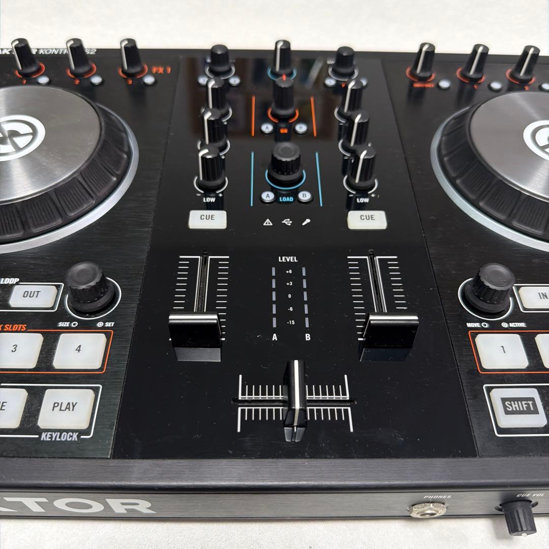 TRAKTOR S2 MK2 DJコントローラー