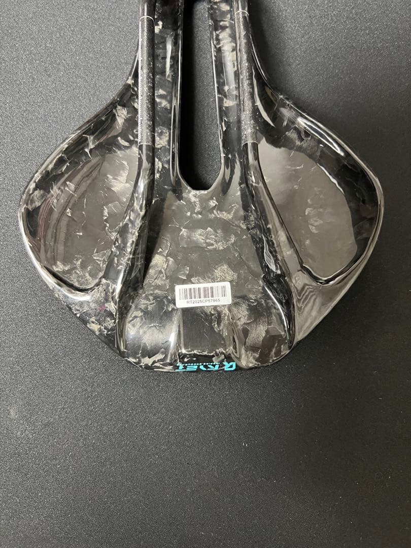 新品 RYET エアロ フルカーボン 3Dプリント サドル 軽量