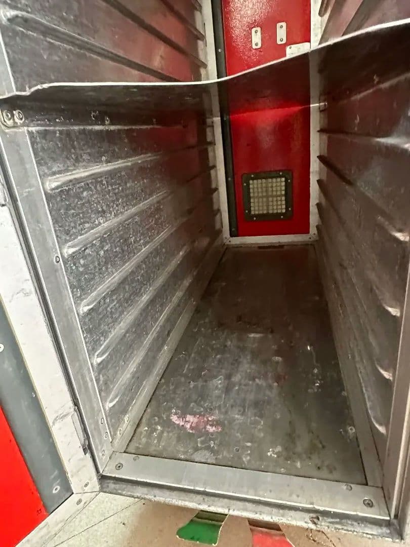 Meridiana航空　イタリア　ミールカート　フルサイズ 機内カート