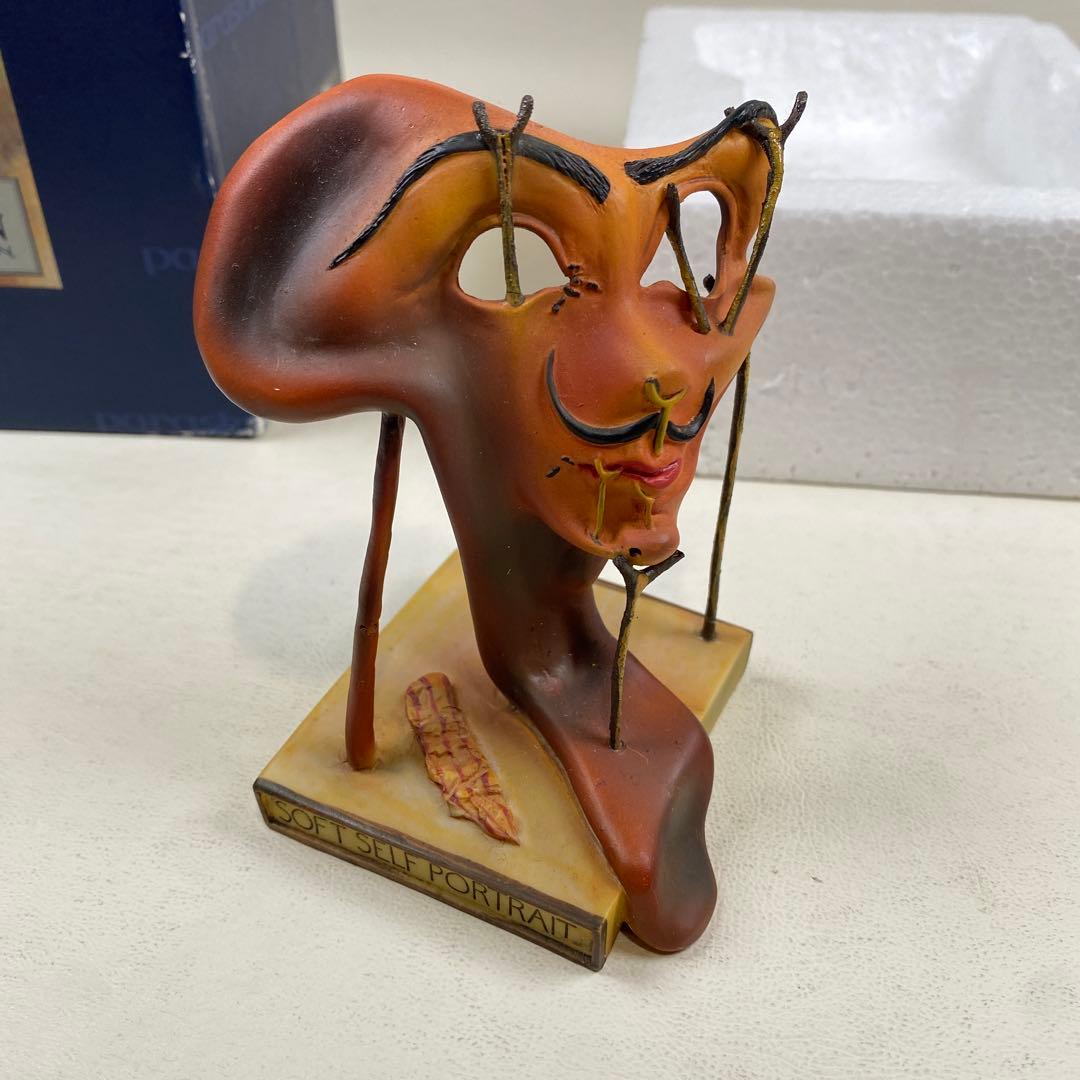 サルバドール・ダリ　焼いたベーコンのある柔らかい自画像　パラストーン