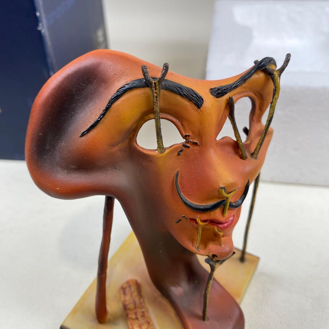 サルバドール・ダリ　焼いたベーコンのある柔らかい自画像　パラストーン