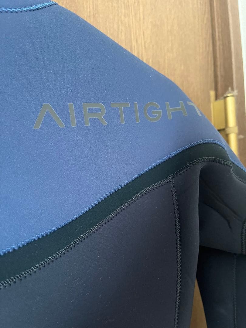 AIRTIGHT エアタイト　ウェットスーツ 黒・青 長袖