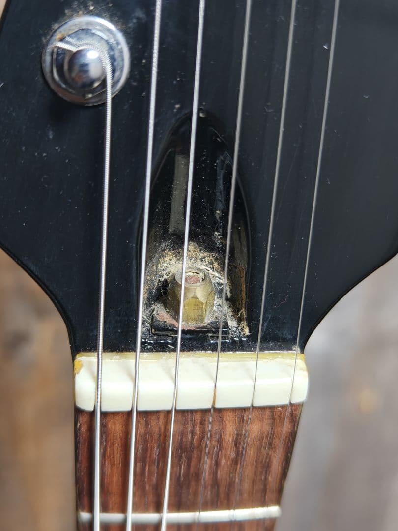 ユニークデザイン ブラックエレキギター　ノーブランド　ジャンク