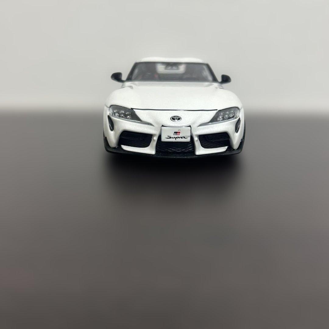 トヨタ　GR スープラ　ホワイトメタリック