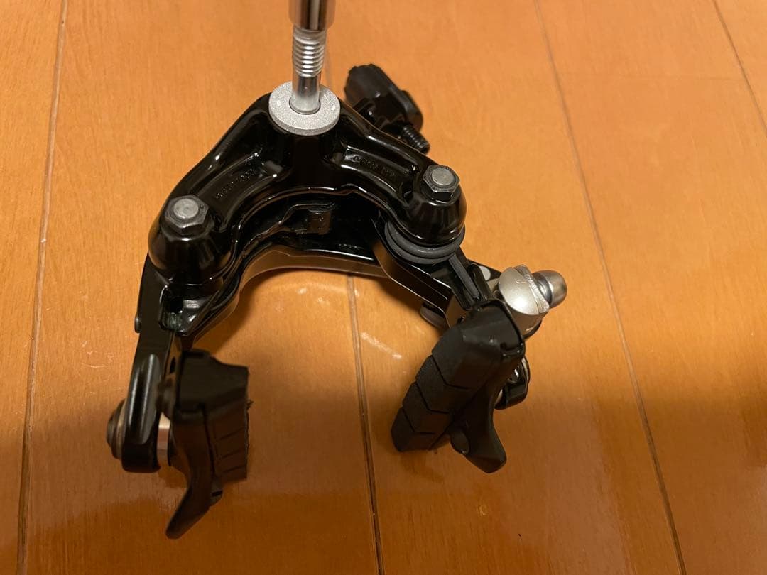 使用1回のみ★シマノ 105 キャリパーブレーキ BR-R7000 シュー新品