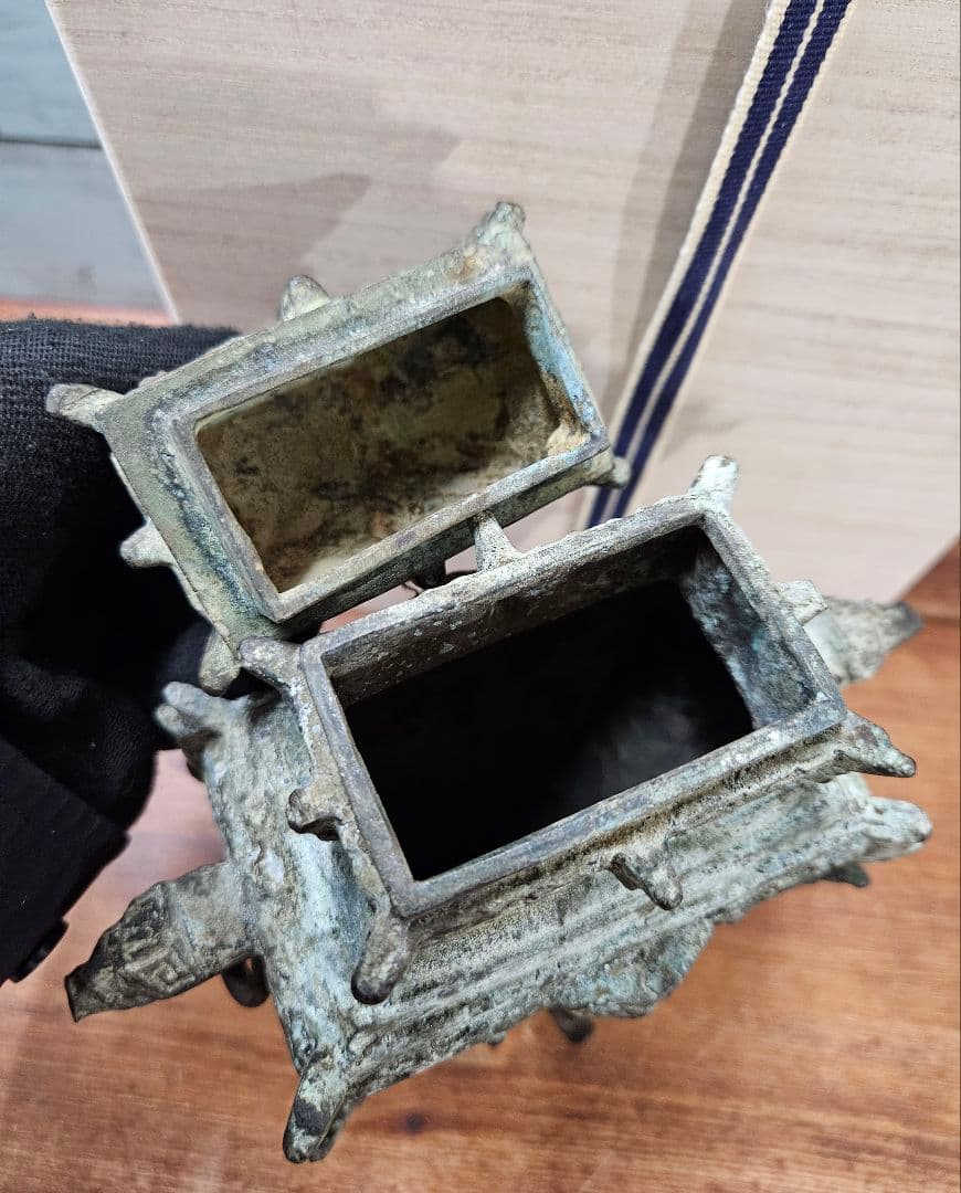 中国古銅 青銅器 環耳付き角壺 在銘 置物 オブジェ 中国古美術 時代物 壷