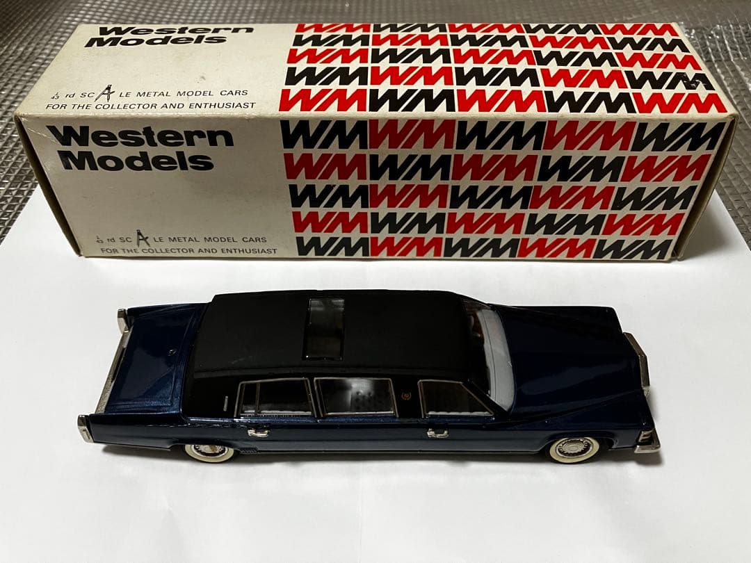 【希少品】キャデラック リムジン モデルカー 1/43スケール