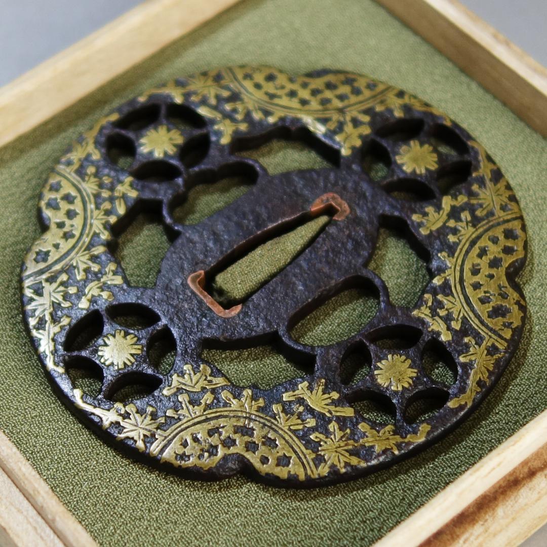 【真鍮象嵌 与四郎鍔】(認定書・鍔箱付き) 鍔 鐔 刀装具 日本刀 武具 骨董