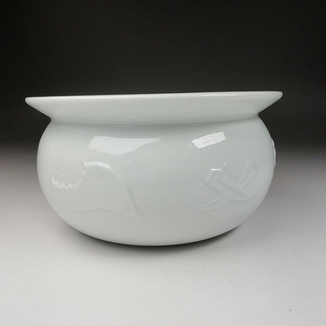 Ｔ６６８　建水　『白磁　宝尽くし』『大日本　三川内　平戸窯　悦山 造』　共箱