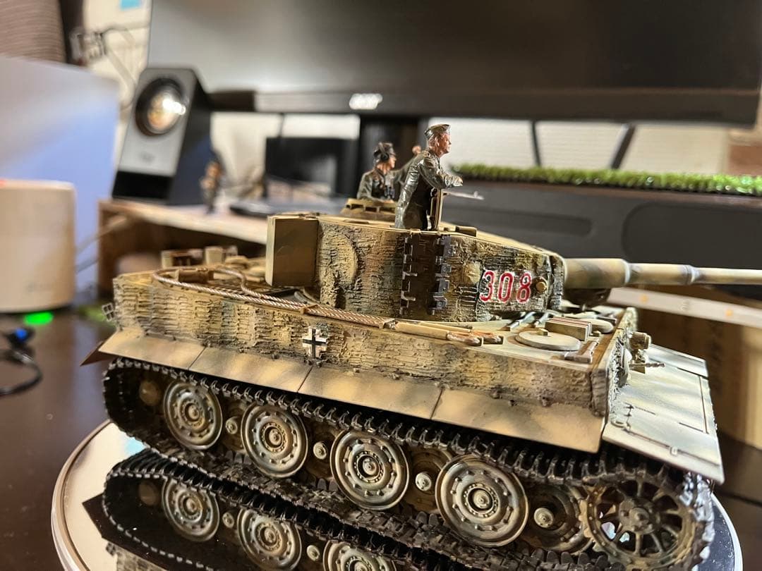 ティーガーI 1/35スケール プラモデル　ツインメリット加工　搭乗員2名付。