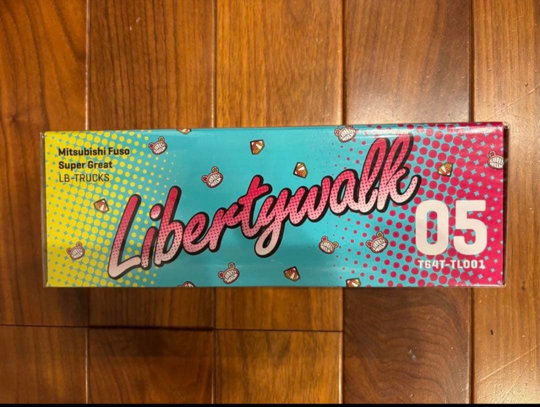 リバティーウォーク三菱ふそうトラック 1/64 東京オートサロン