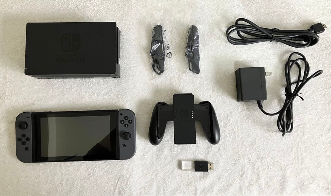 美中古品　Nintendo Switch 本体 ブラック　おまけ付き