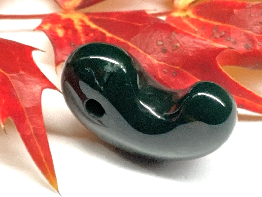 ✳天然濃厚な出雲勾玉【碧玉】　摩訶不思議な力の護符石を‼️本物をお身近に鑑別書付