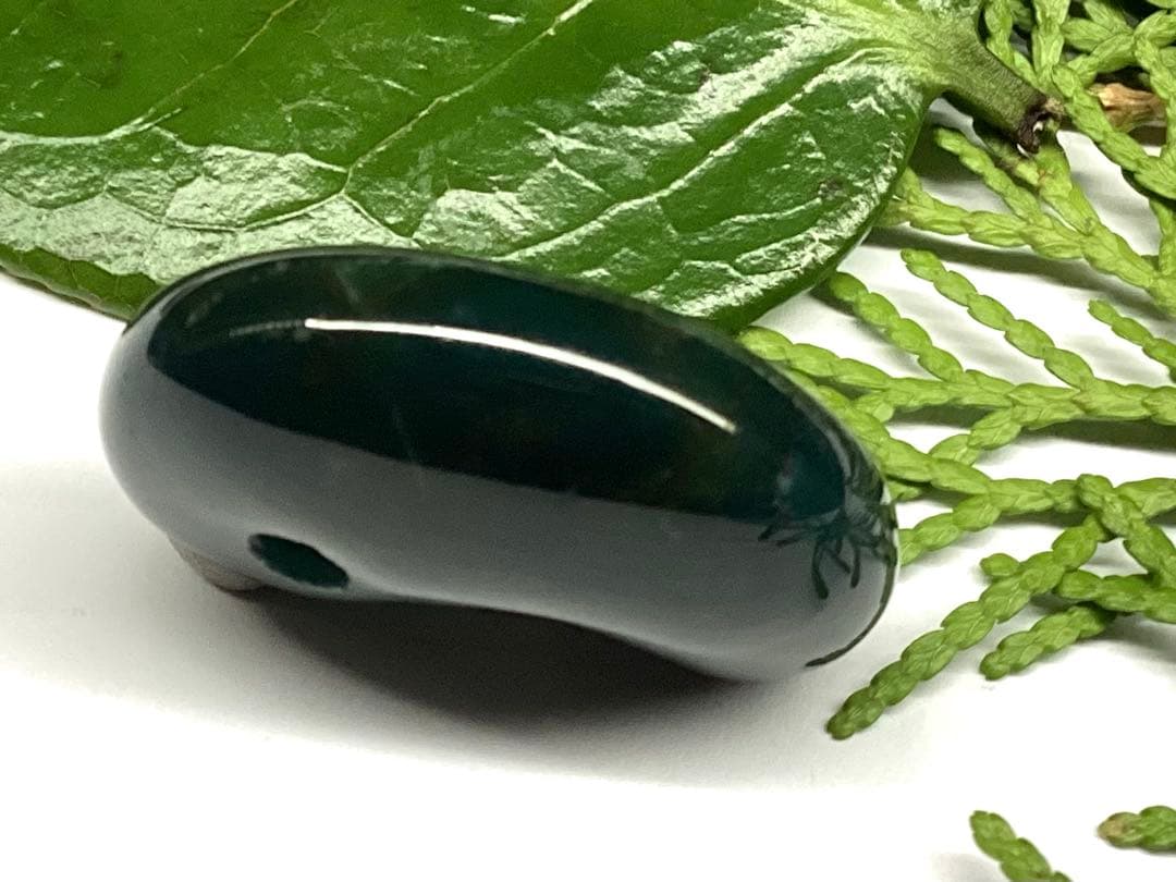 ✳天然濃厚な出雲勾玉【碧玉】　摩訶不思議な力の護符石を‼️本物をお身近に鑑別書付