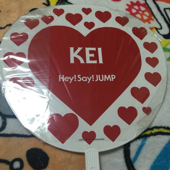 ②伊野尾慧　うちわ  2111円