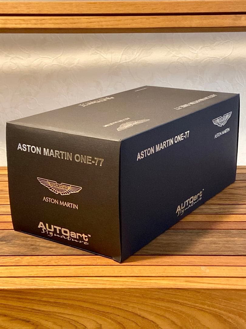 AUTOart 1/18 アストンマーチンONE-77 （ブラック）【中古品】