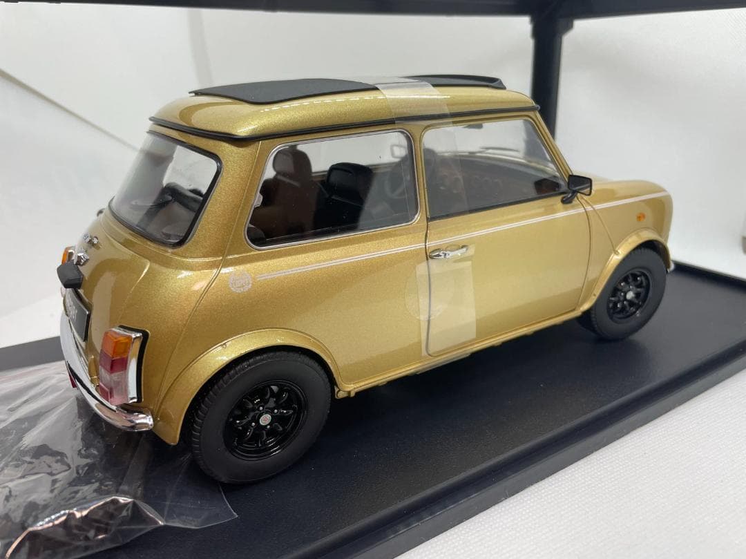 305-052 KK 1/12 ミニ クーパー Sunroof LHD