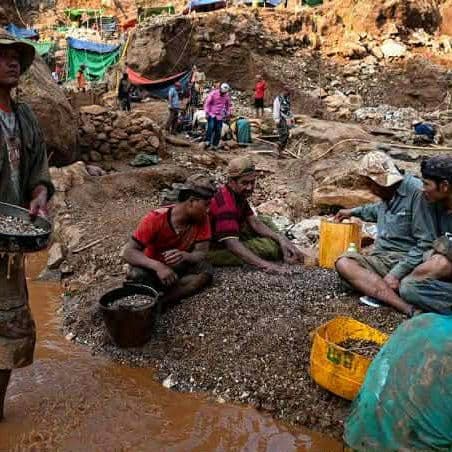 【超特大233ct】天然ペタライト 原石 無処理 ミャンマー産ビルマ　モゴック